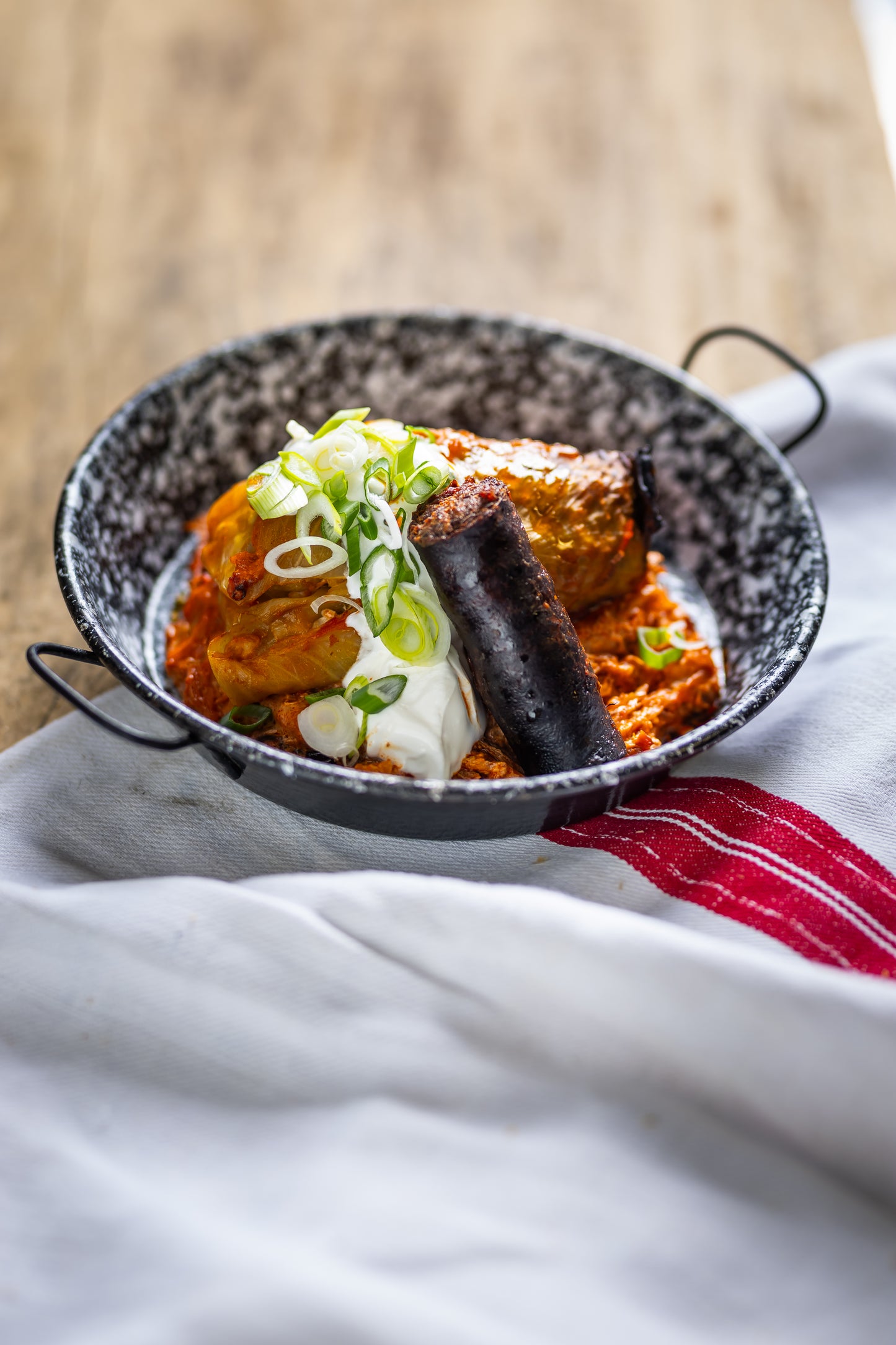 Töltött káposzta sült kolbásszal